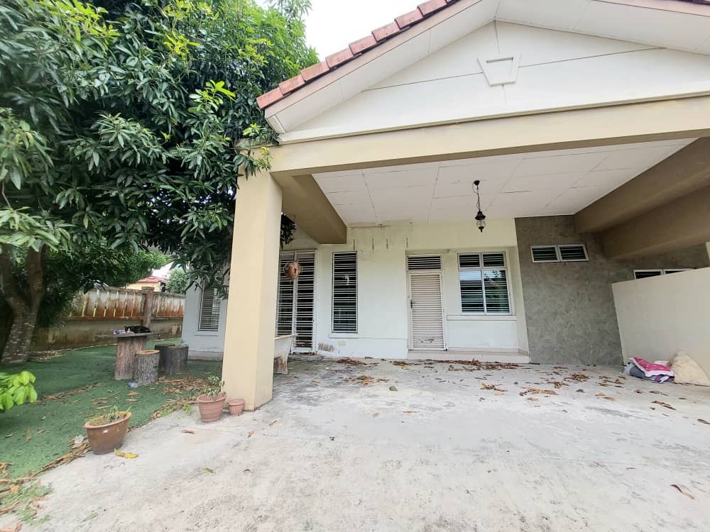 Taman Daya / Jalan Enau / Corner