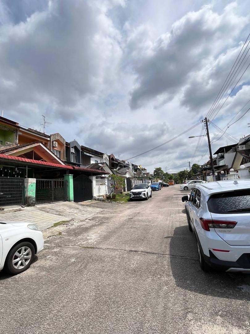 Desa Harmoni near Molek