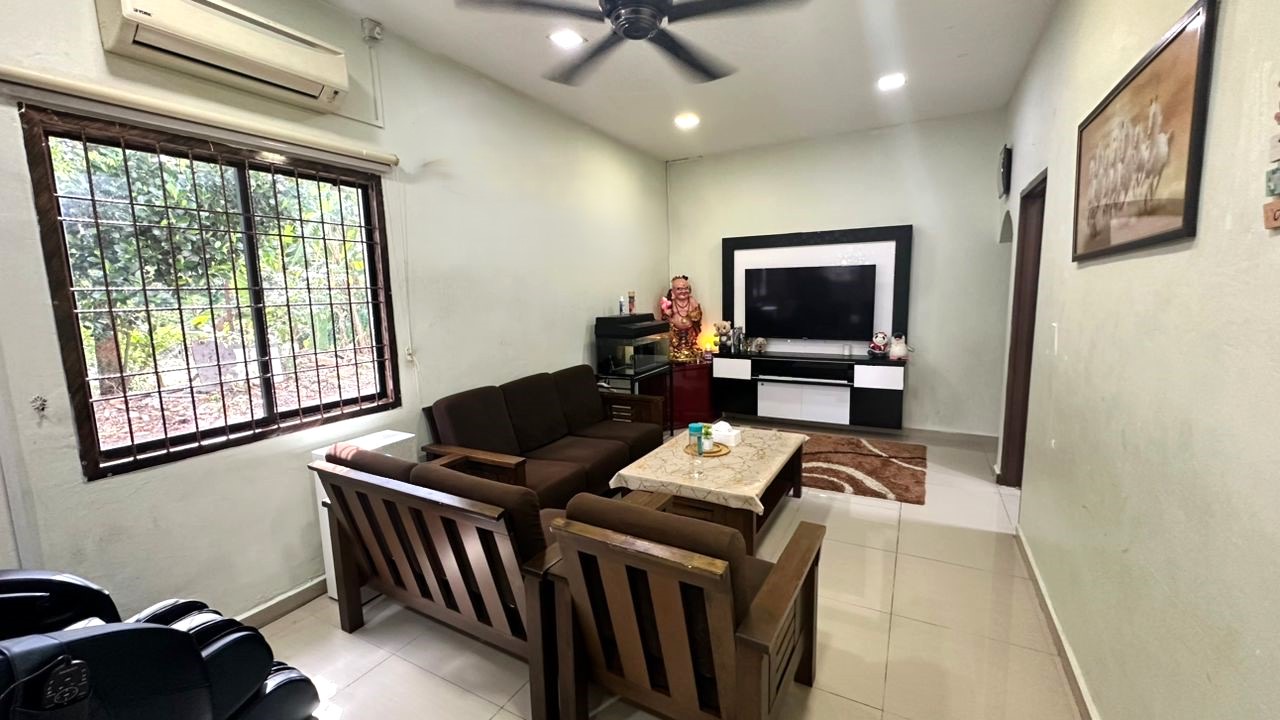 Puteri Wangsa / Jalan Keris / Corner