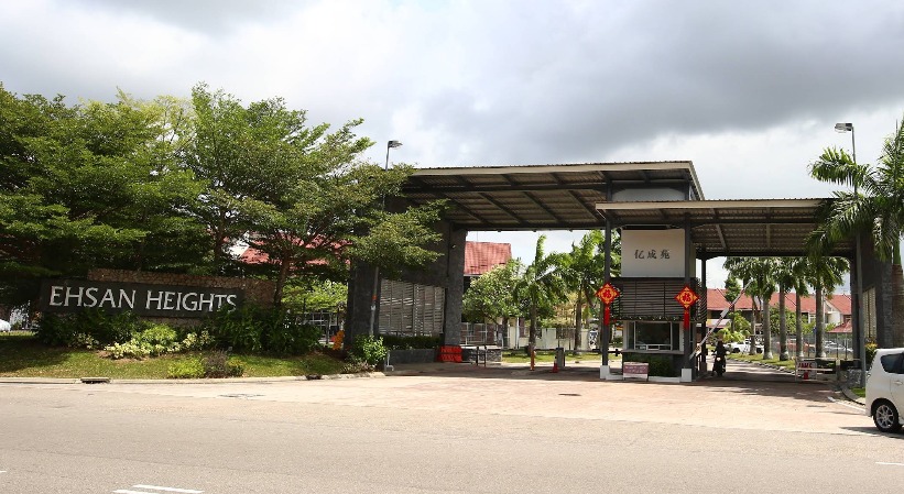 Ehsan Jaya / Ehsan heights / 2.5-Sty House