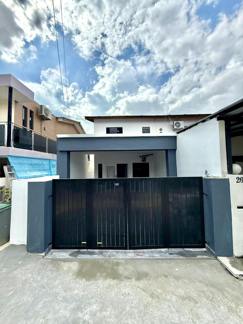 Damai Jaya / Low Cost / Corner