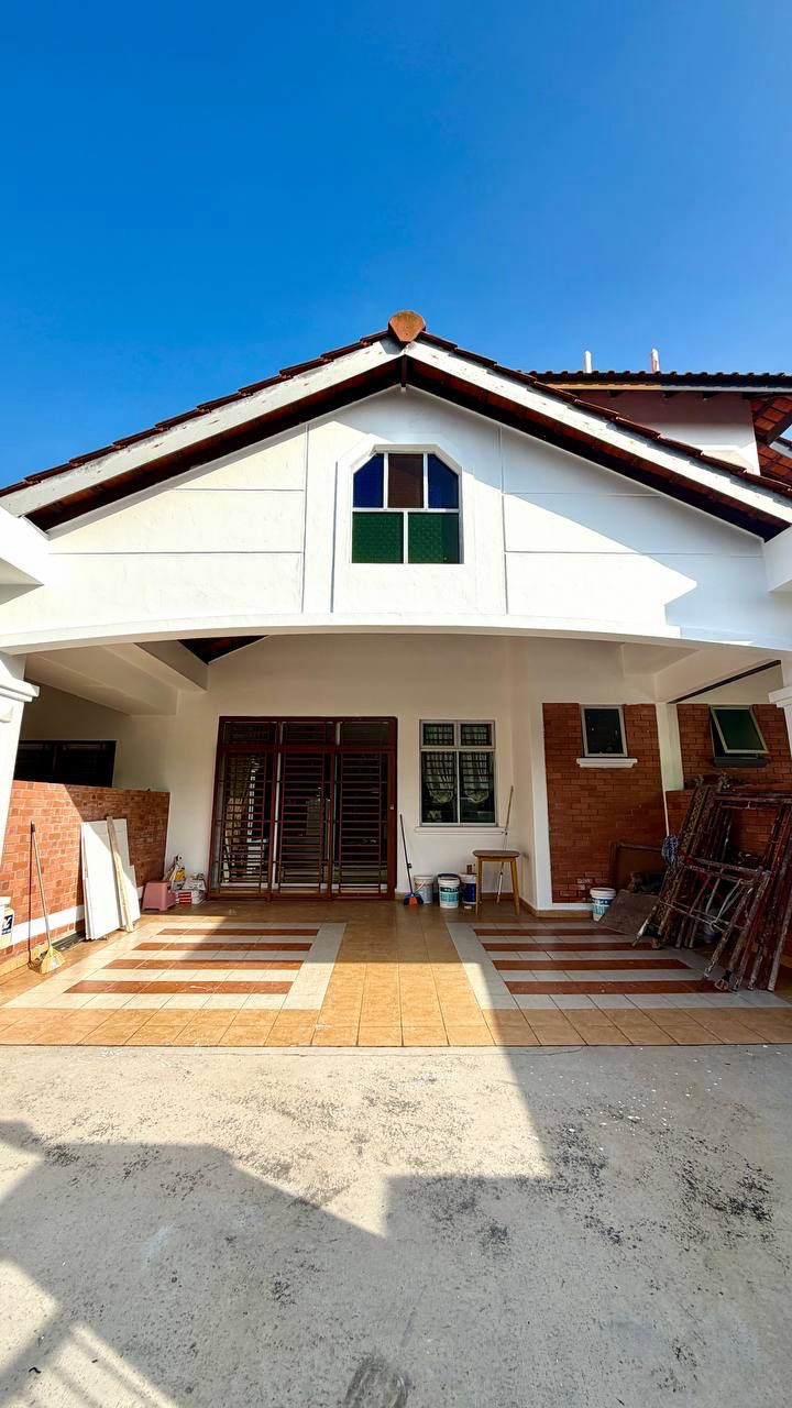 Taman Pelangi Indah / 1.5-Sty House