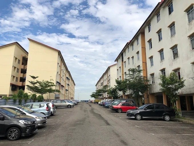 Taman Mount Austin / Low Cost Flat