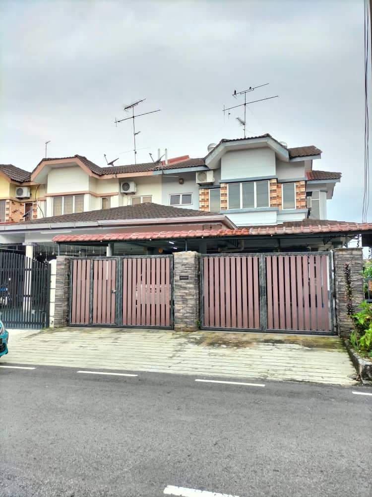 Kulai Bandar Indahpura / Corner