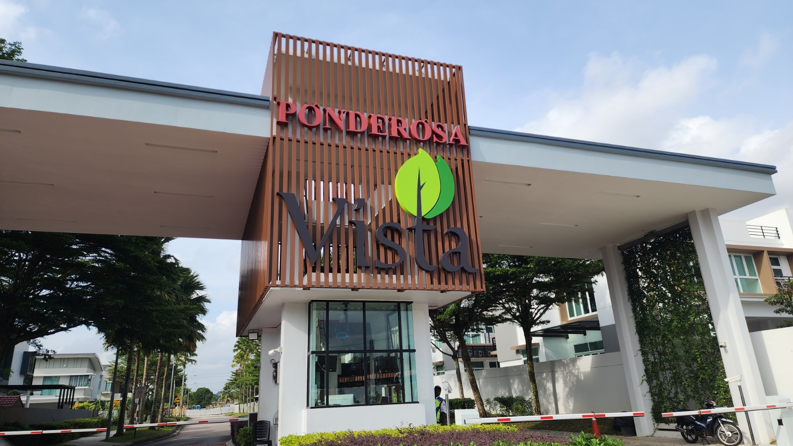 Taman Ponderosa Vista / 2-Sty Semi D / Molek