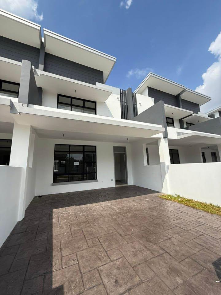 Ponderosa Callista / 2.5-Sty House / Molek