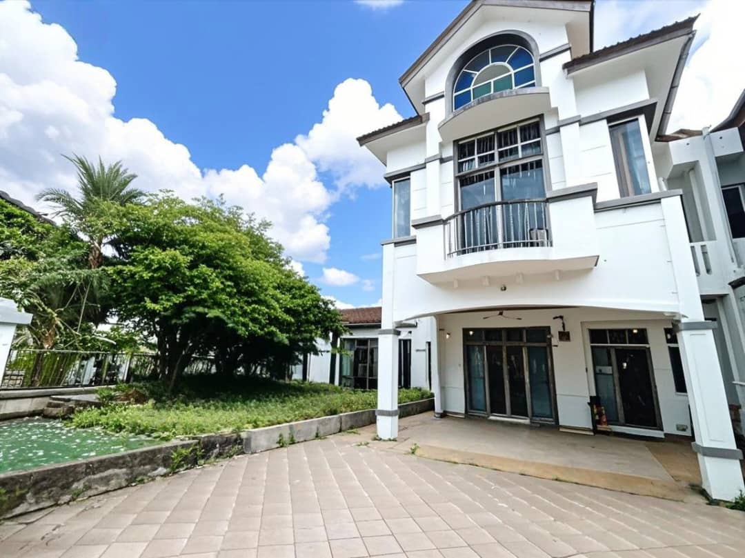 Taman Sri Pulai Perdana / Corner