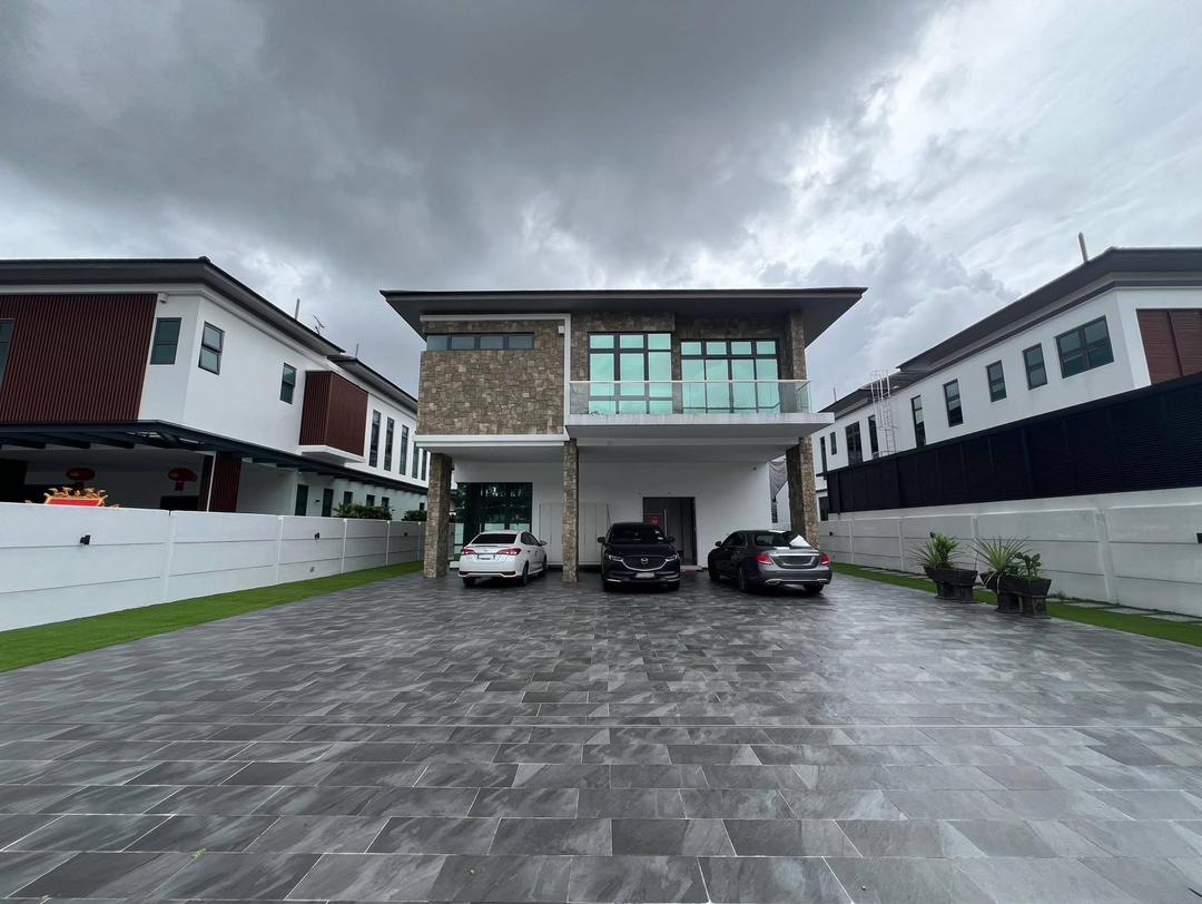 Setia Tropika / Fenix Villa / Bungalow