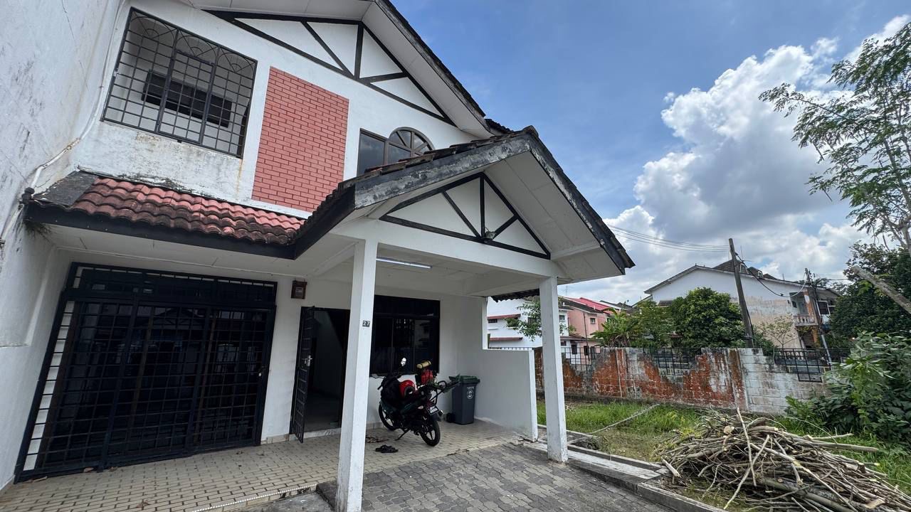 Skudai / Taman Sri Putri / Corner