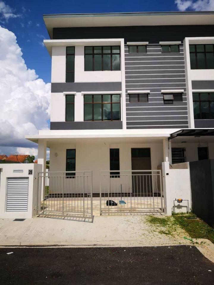 Mutiara Mas / 3-Sty Cluster / Corner