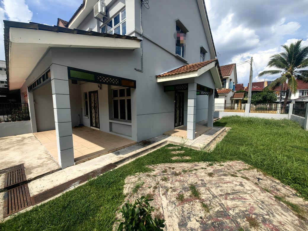 Kempas Indah / Corner