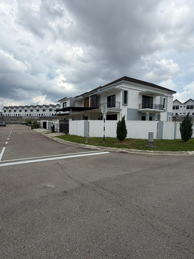 Desa Tebrau / Corner