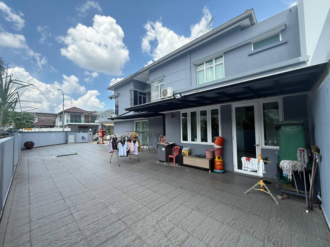 Taman Gaya / Corner