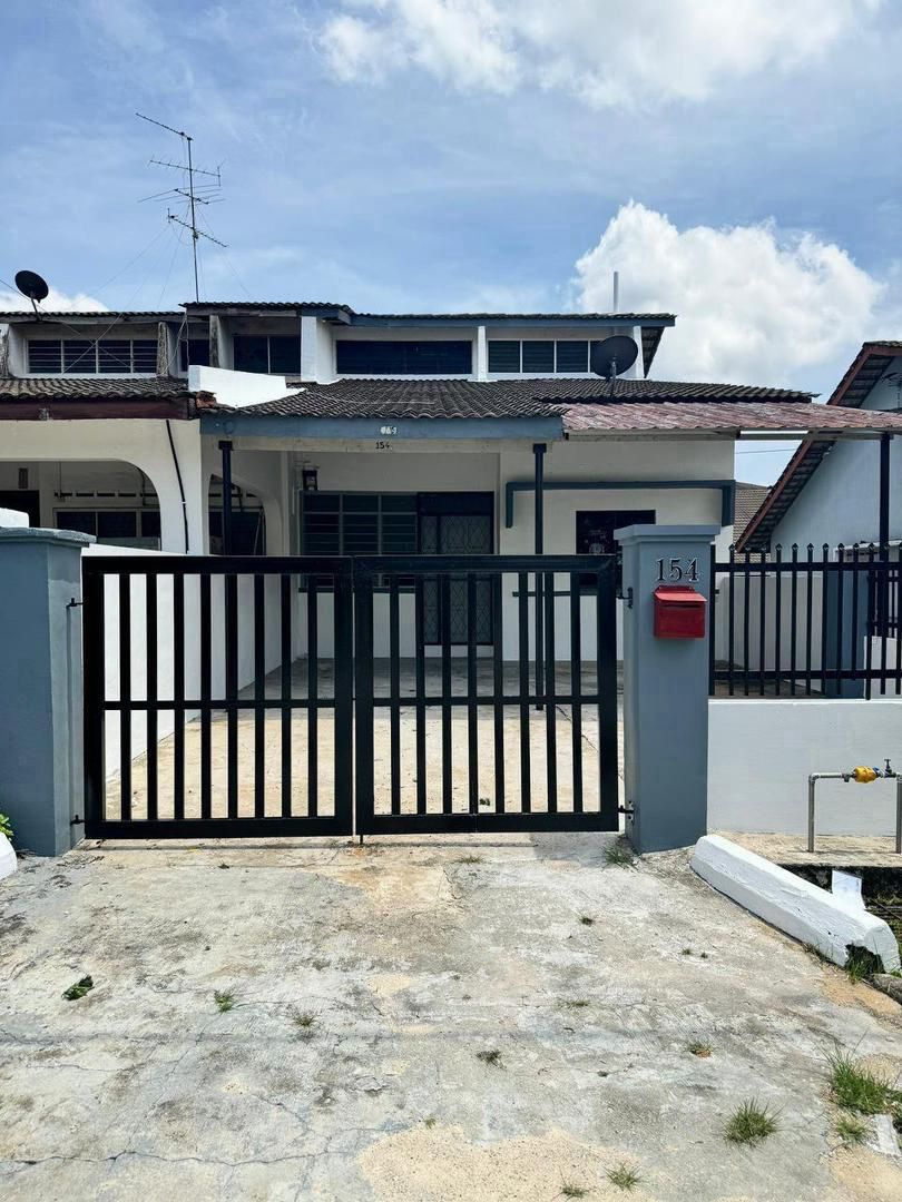 Taman Perling / Jalan Camar 5 / Corner