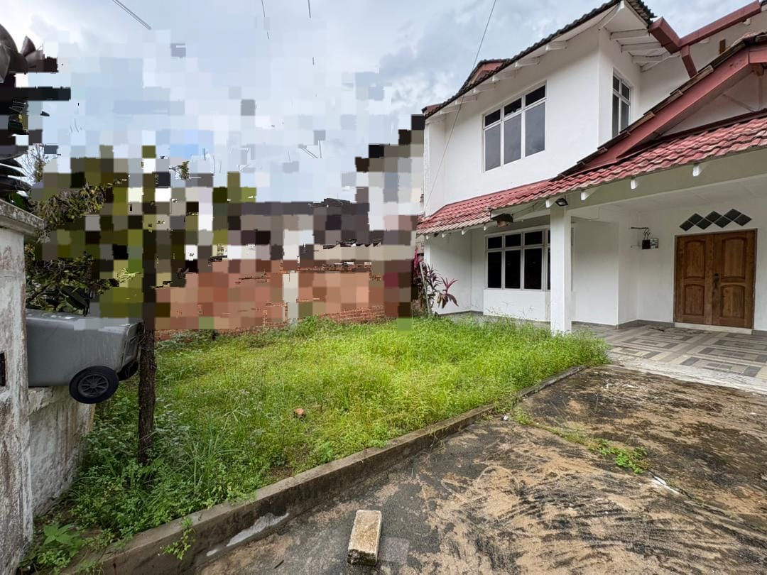 Bukit Kempas / Corner