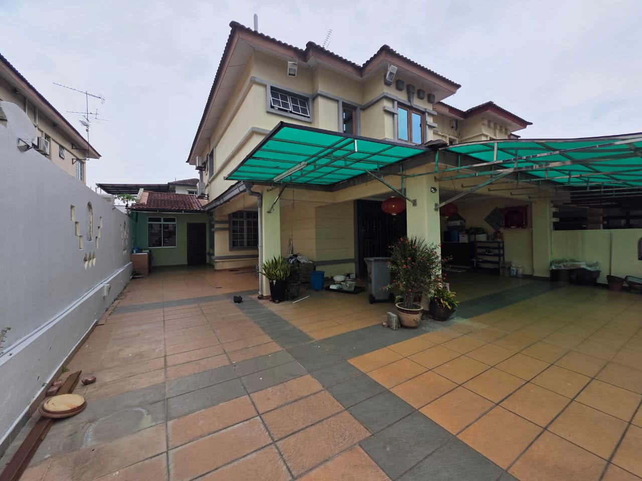 Bukit Indah 17路 / Corner