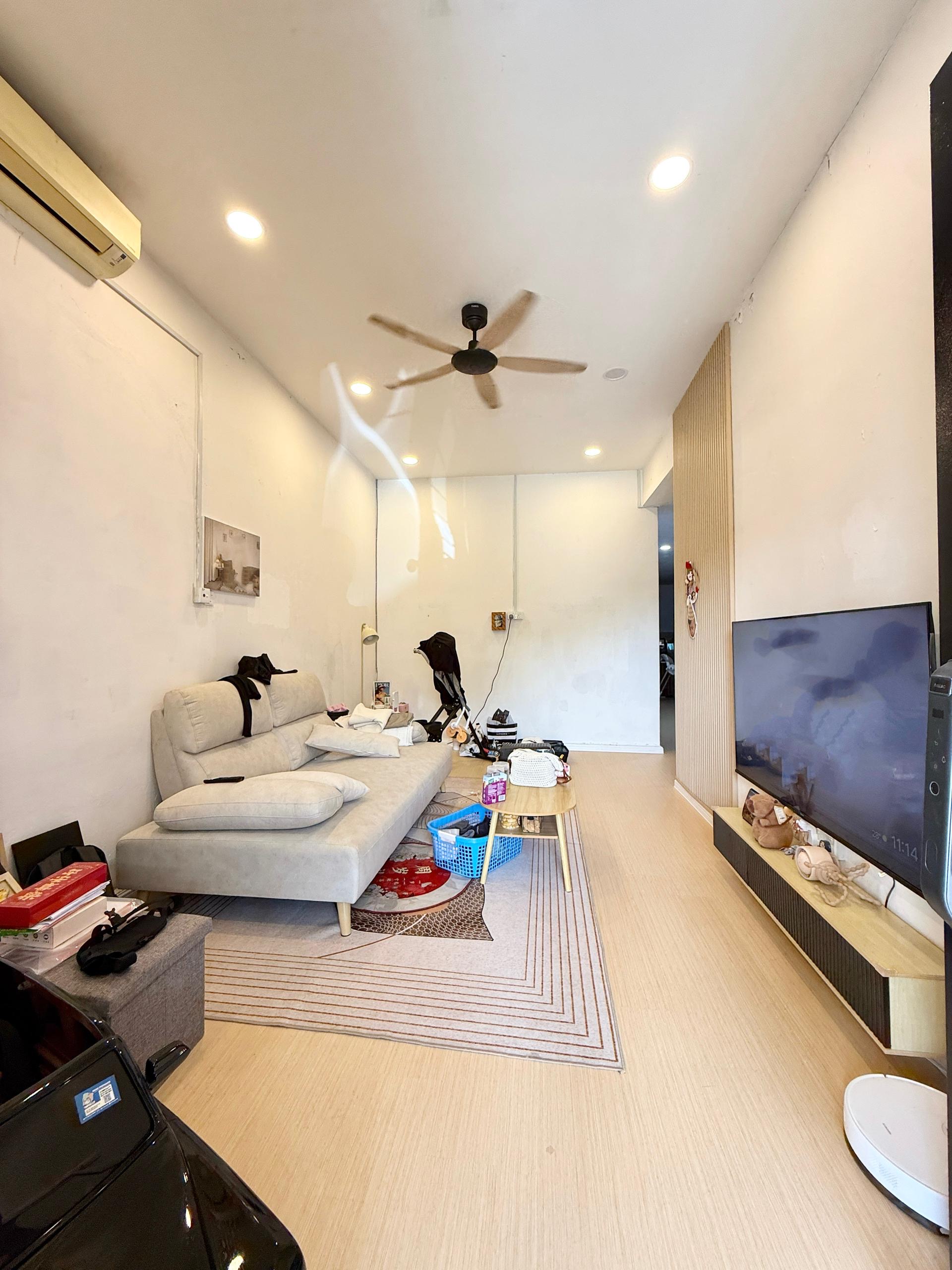 Taman Pulai Utama / Corner