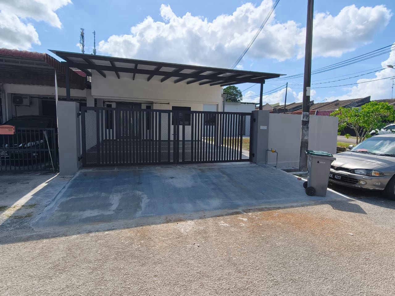 Taman Universiti / Jalan Pertanian / Corner